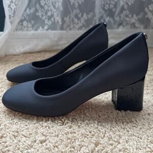 Donald Pliner‎ Navy Blue Crepe Pumps - Square Toe Patent Block Heel - Size 7M